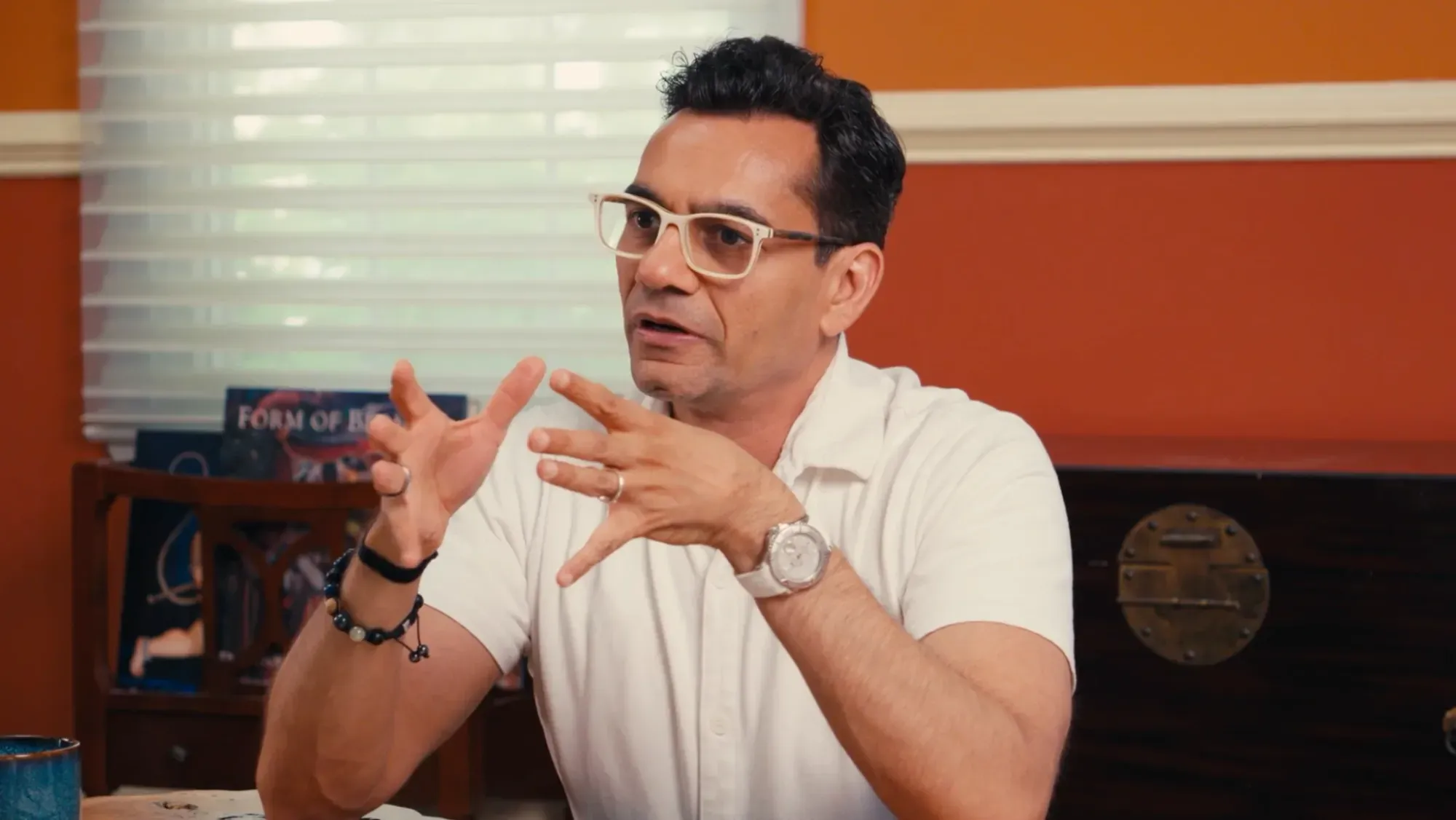 Dr. Kavin Mistry discussing biological age at his desk